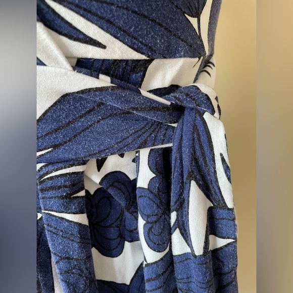 Ann Taylor size 0 half wrap dress short sleeve blue floral pattern - Picture 3 of 8